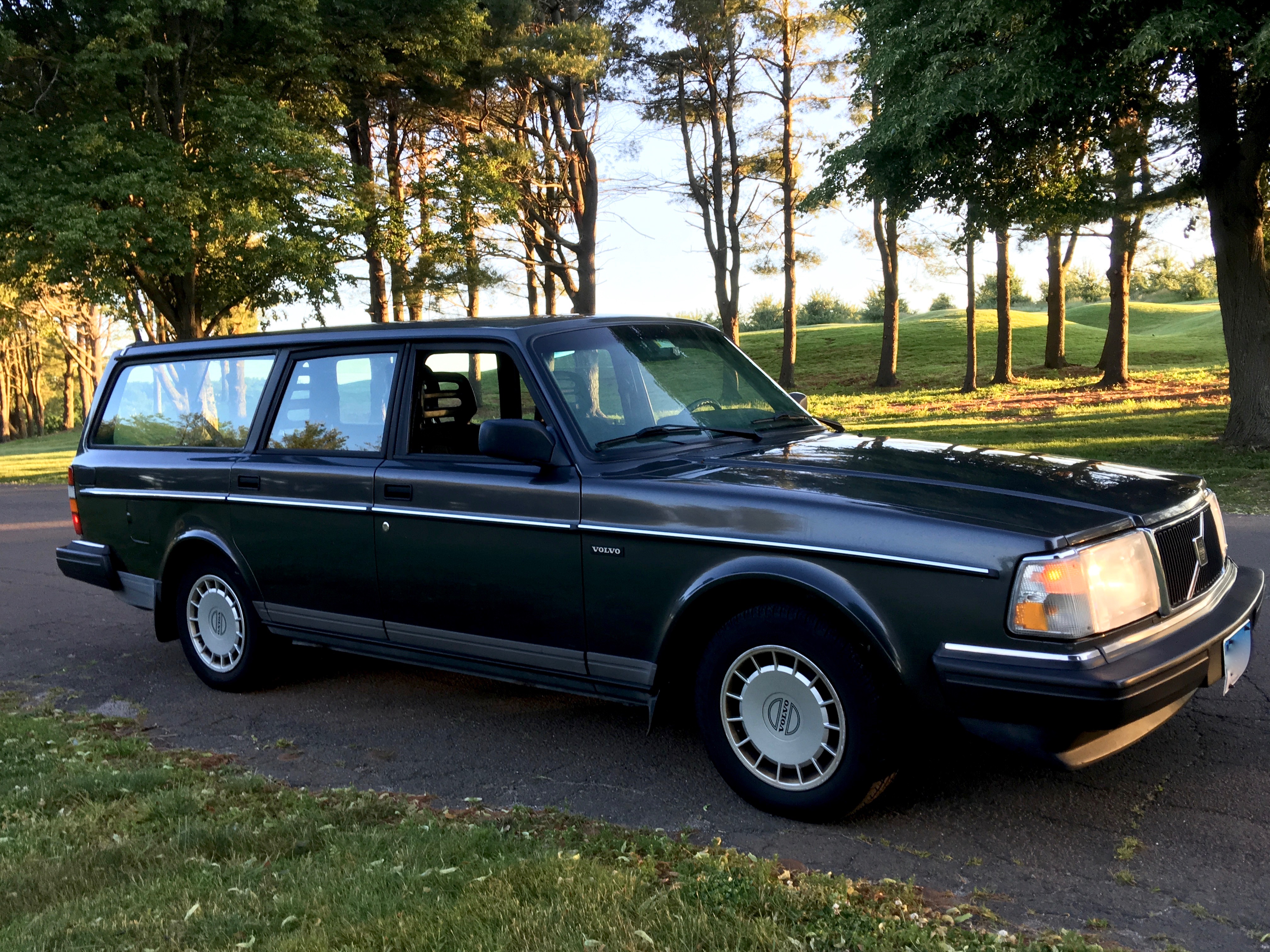 1993 Volvo 240 Wagon – 2.3L B230F Inline-Four, 4-Speed Automatic, Long-Term Original-Owner Car — photo 9